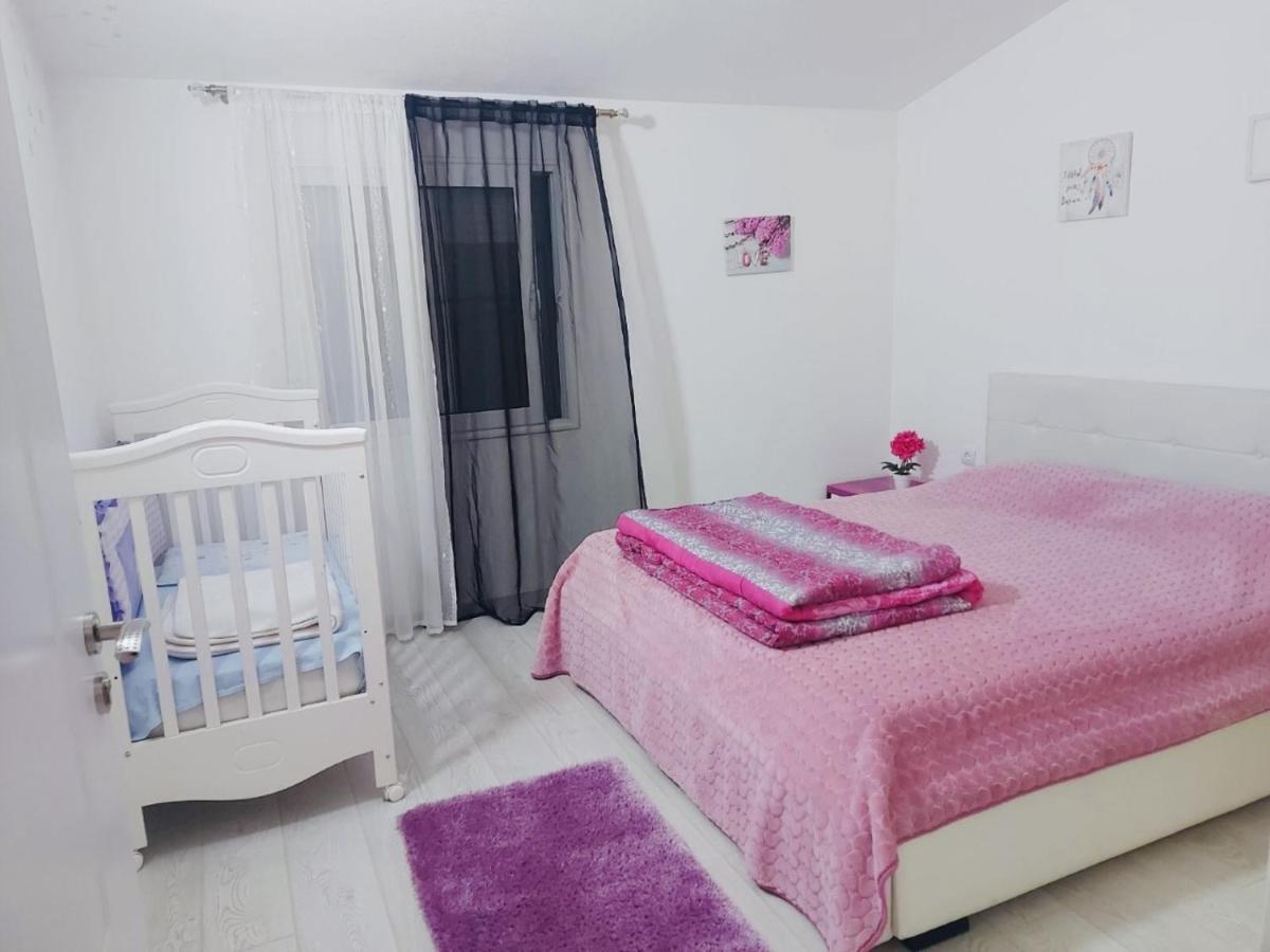 Apartman Mona 포드고리차 외부 사진