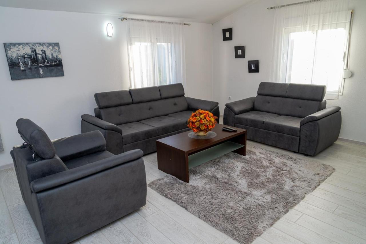Apartman Mona 포드고리차 외부 사진
