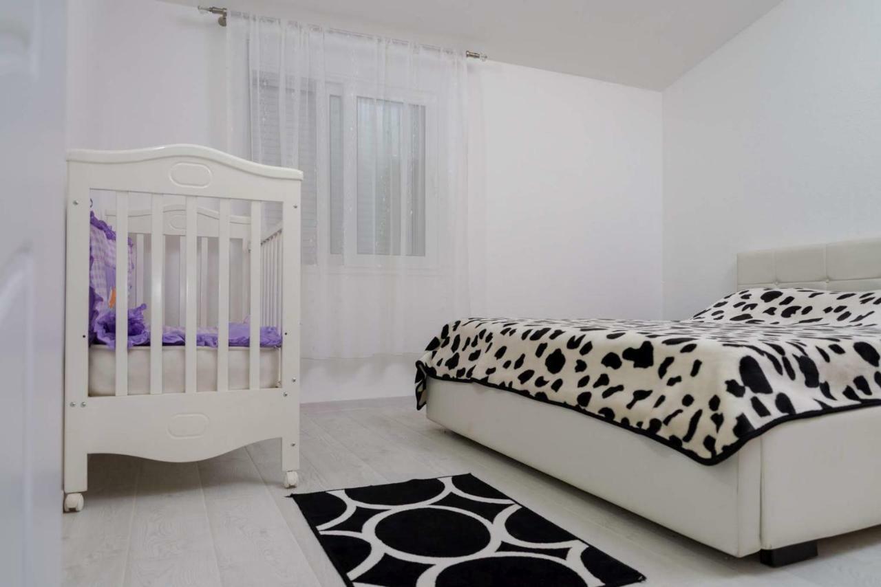 Apartman Mona 포드고리차 외부 사진